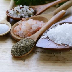 Como escolher o melhor tipo de sal para a sua dieta?